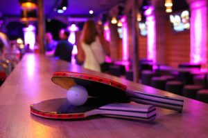 le life restaurant bar où l'on peut jouer au ping pong