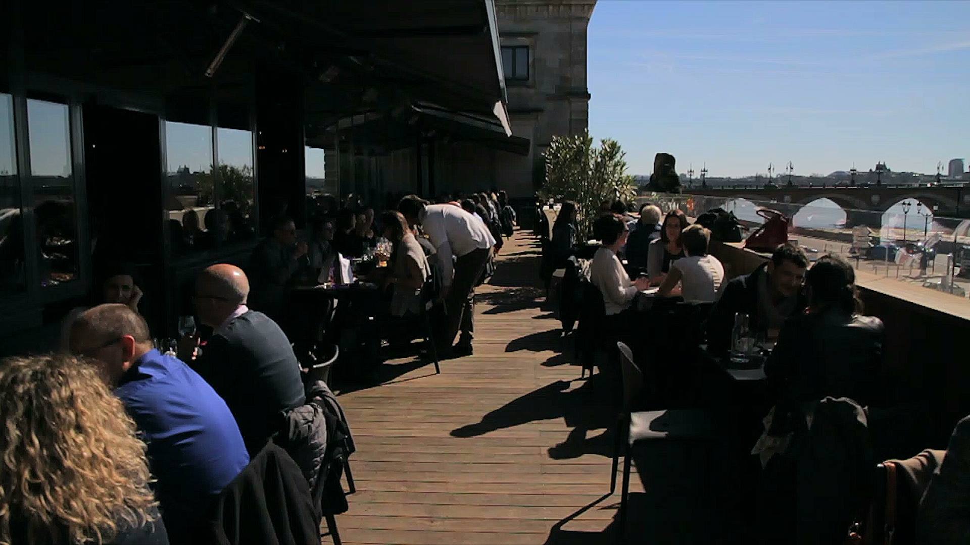 Le Siman, Un Restaurant Avec Une Superbe Vue Panoramique Sur Bordeaux ...