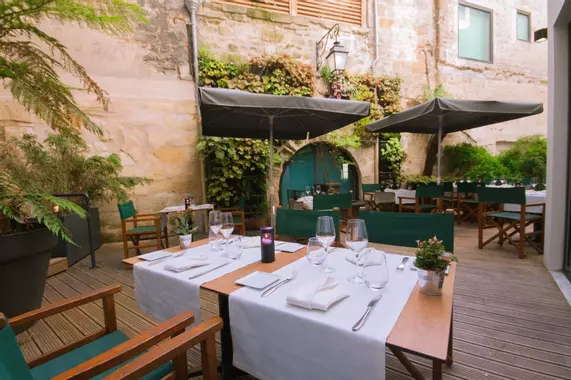 Terrasse secrète patio Bordeaux Tables Vatel