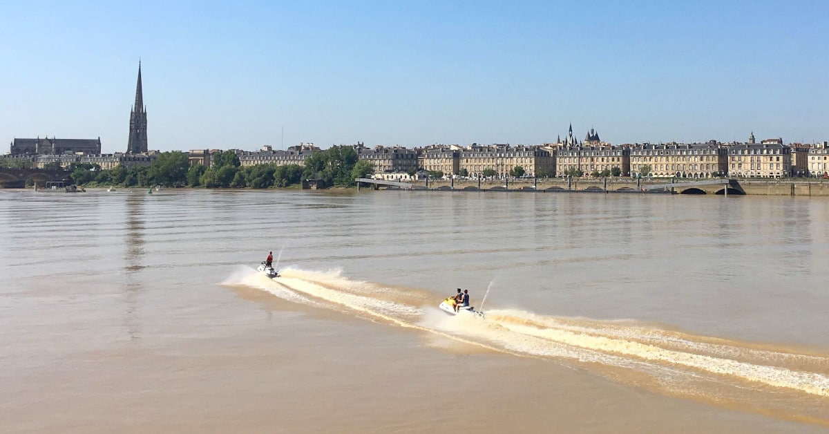 Quoi faire à Bordeaux quand il fait chaud Jetski