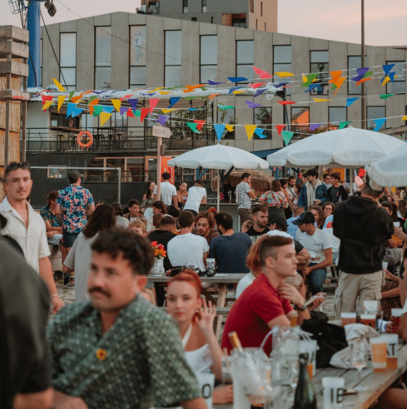 guinguette Blonde Venus terrasse et pétanque Bordeaux