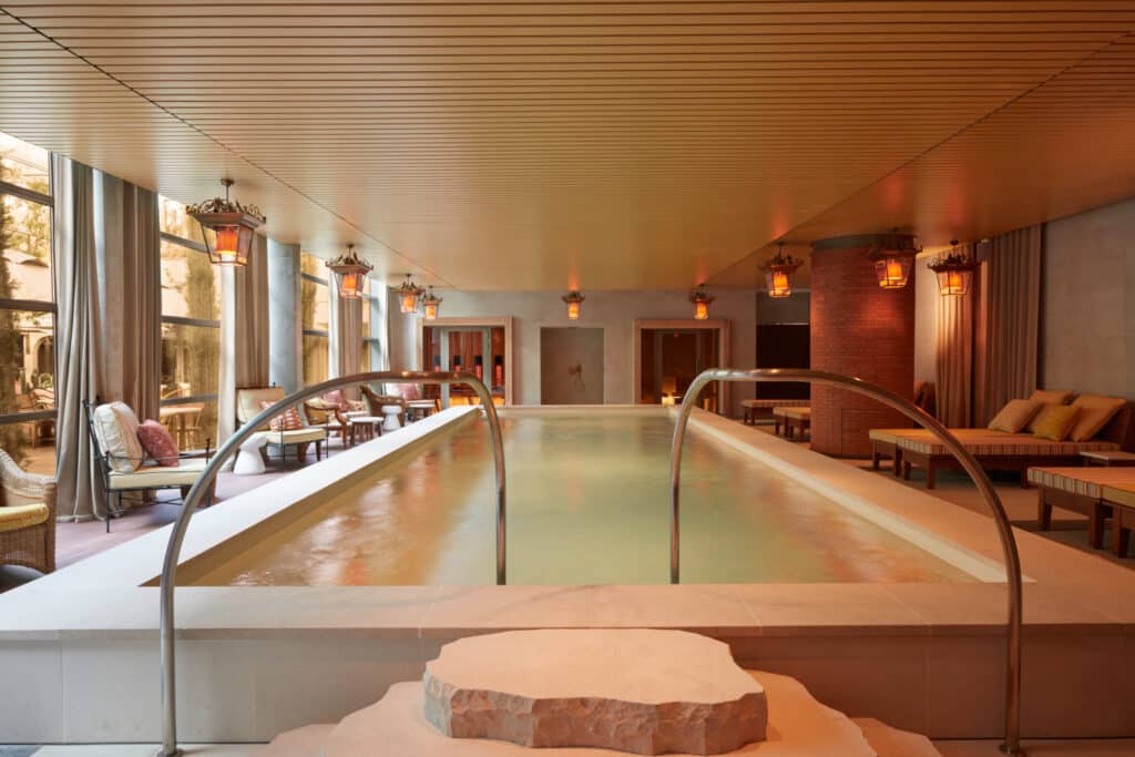 Hôtel piscine et spa cinq étoiles Bordeaux club bien-être