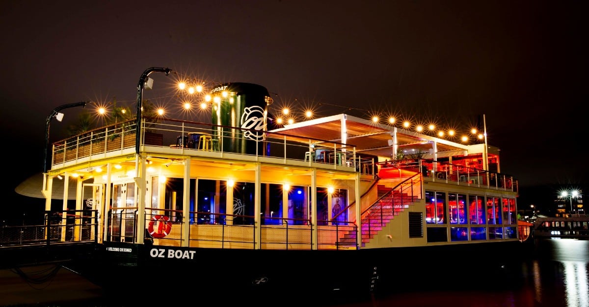 Le Oz Boat Bordeaux aux Bassins à Flot