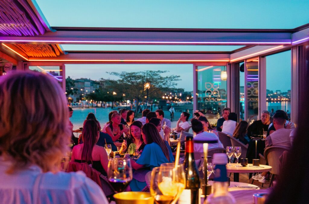 Terrasse Ibaïa bar dansant au bord de l'eau