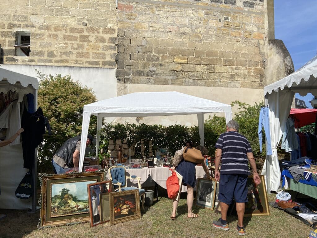 vide grenier bordeaux les jardins arcadie résidence senior 