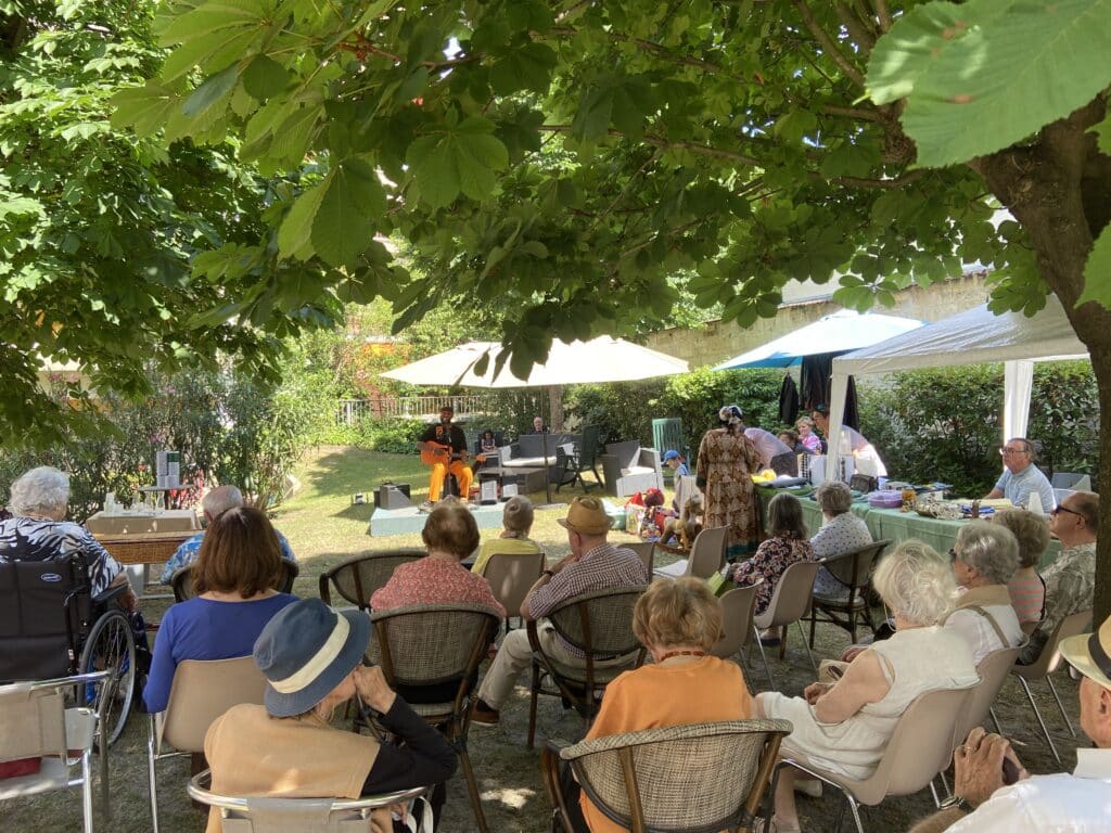 vide grenier bordeaux les jardins arcadie résidence senior 