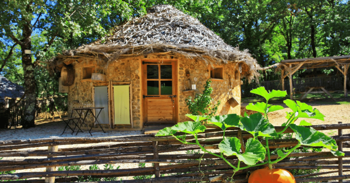 Les hébergements insolites en Dordogne des Cabanes de jeanne