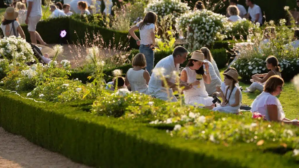 jardins d’Eyrignac pique-niques blancs dordogne