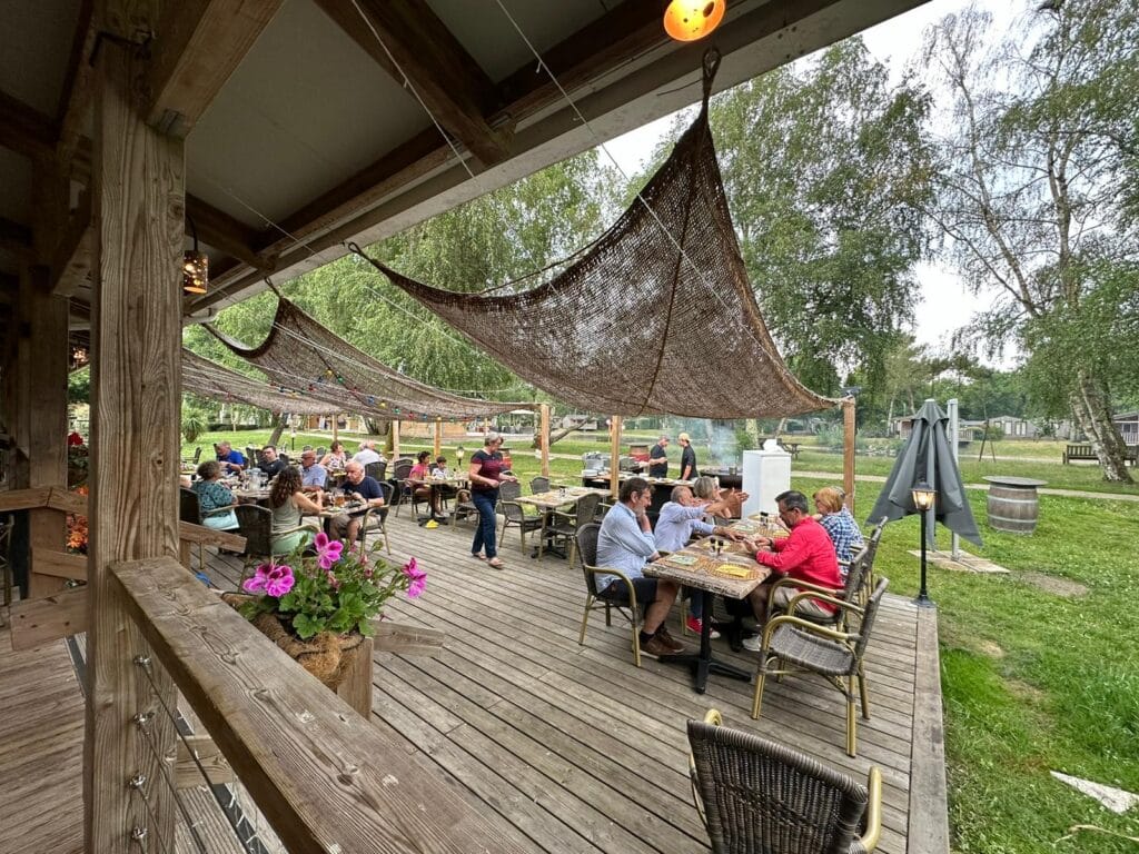 Terrasse du Bistrot du Lac à Bruges