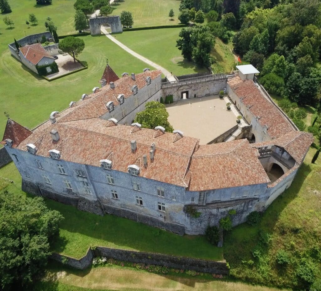 Château Royal de Cazeneuve, balades Bordeaux