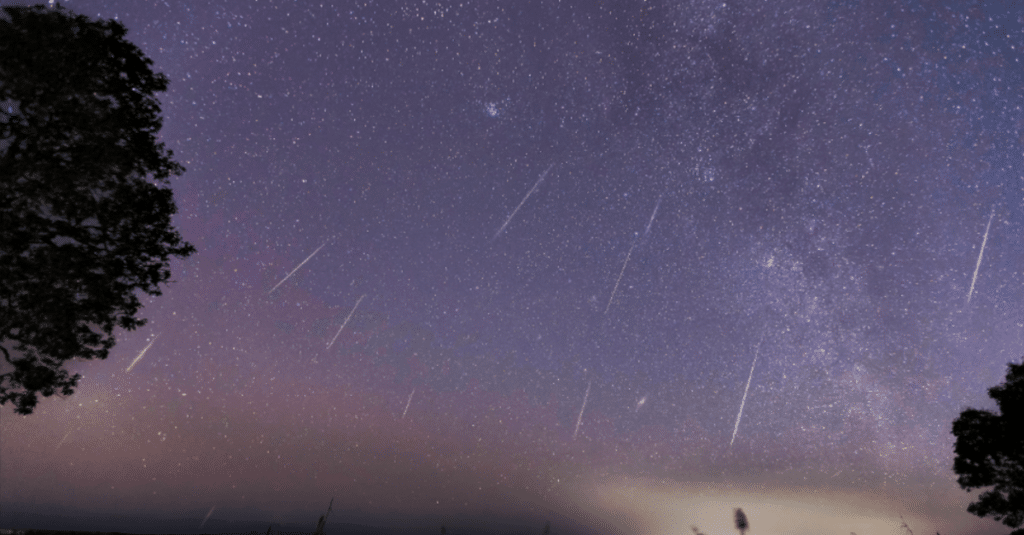 Les Perséides : Pluie étoiles filantes dans le ciel de Bordeaux