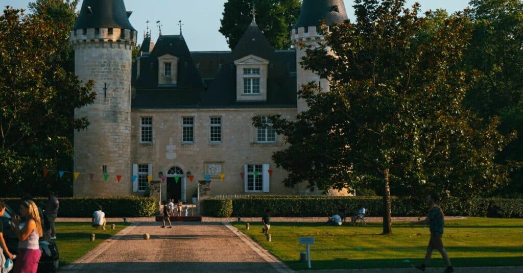 Quoi faire à Bordeaux ce week-end du 4 avril ? 8 La Nocturne avec DJ au Château d'Agassac de Ludon Médoc