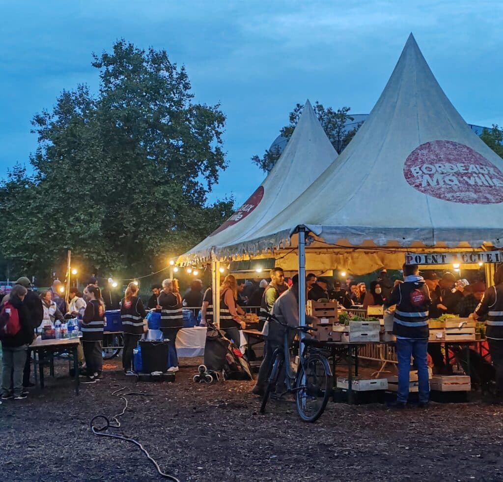 Marché solidaire à Bordeaux Lac / don Grionde