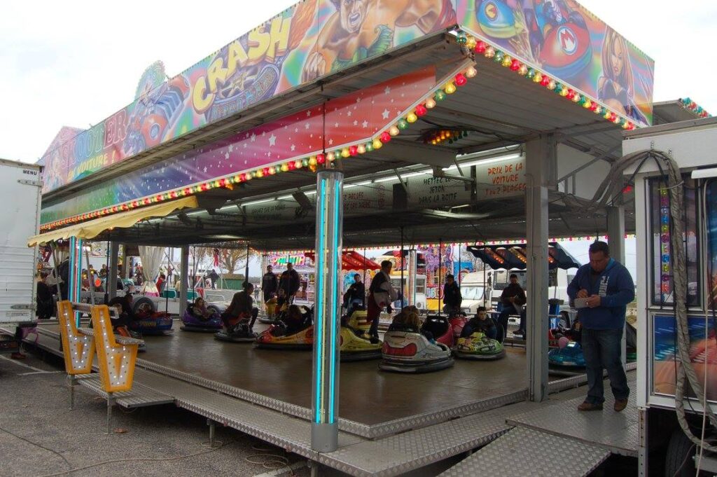 Fête foraine en face de la citadelle de Blaye