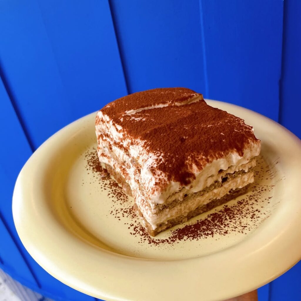 Le restaurant Pin Pon, une nouvelle adresse entre cantine, café et bar près de Mériadeck 3 Tiramisu au restaurant Pin Pon Bordeaux