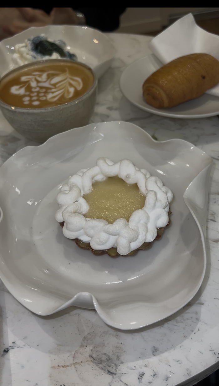 La pâtisserie jouvence propose des desserts gourmands.