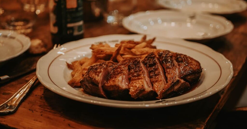 Plats à base de canard dans ce nouveau restaurant à Saint-Pierre