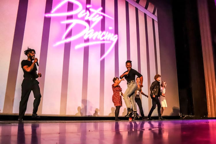 Dirty Dancing en Cinéma Karaoké à Bordeaux : vivez une soirée interactive avec L’Écran Pop ! 1 cinéma interactif, dirty dancing, L'Ecran Pop, Cinéma karaoké