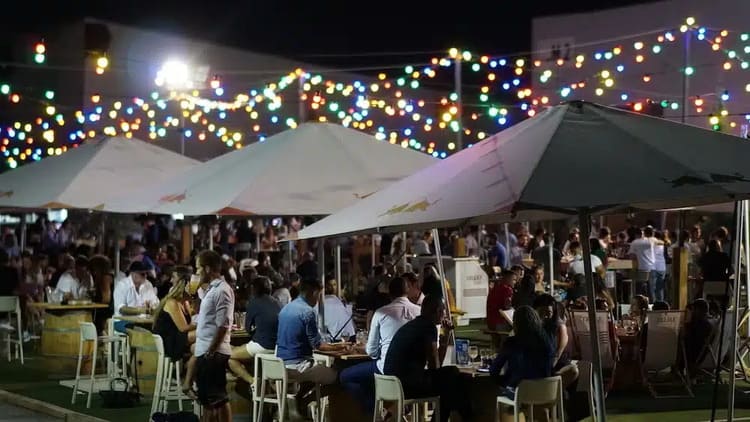 Notre top 12 des meilleures guinguettes à Bordeaux pour un été au grand air 5 Guinguette, bar en plein air, sortie été, meilleures guinguettes