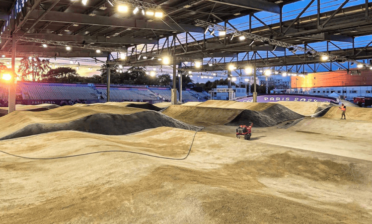 Nouveau spot à tester : un pumptrack ultra fun débarque près de Bordeaux ! 2 Pumptrack, aire de glisse, vélo, figures