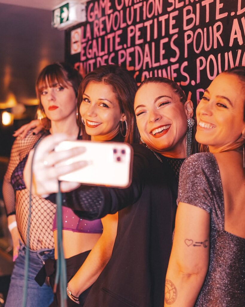 Vendredi : Soirée mixte, danse libre, lacher prise et pure énergie avec le collectif Meufs Mortelles 4 meufs mortelles