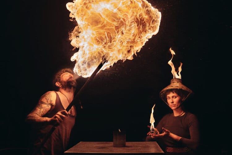 Musik à Pile 2025 : Deux jours de concerts, de fanfare et de folie douce à Saint-Denis-de-Pile 3 La Cie Cirkulez-pyromad en spectacle à Saint-Denis-de-Pile