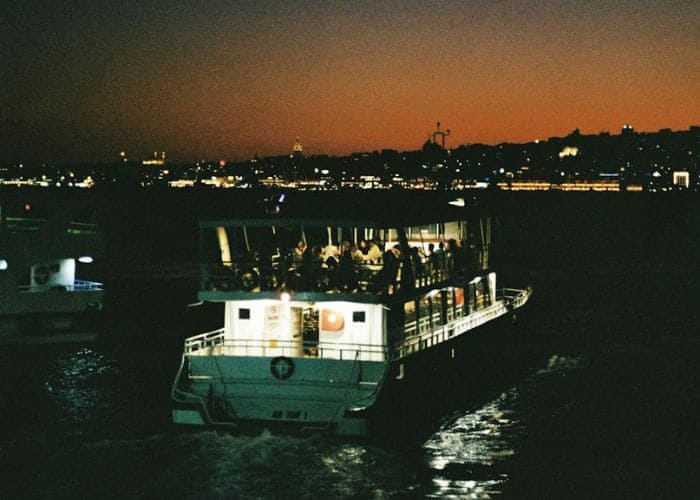 White Boat Party : Une croisière libertine inédite le 14 Juin 2025 à Bordeaux 3 White Boat Party : Une croisière libertine inédite le 14 Juin 2025 à Bordeaux