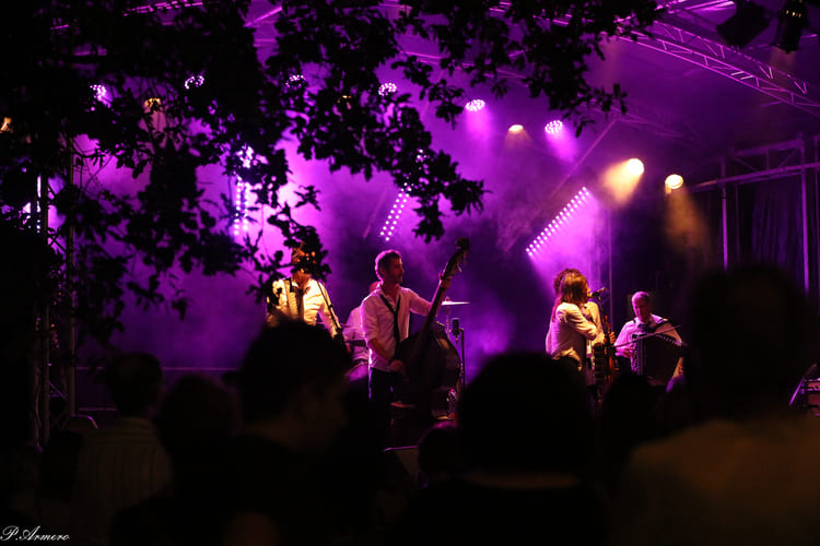 Gratuit : Festival des Odyssées 2025 à Ambès, musique et fête en famille 1 Festival des Odyssées, évènement gratuit, Ambès, Soirée festive
