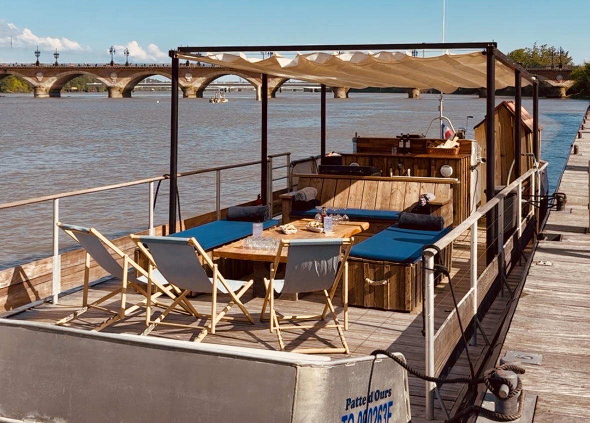 Bordeaux sur l'eau balade en bateau à Bordeaux privatisation d'un bateau à Bordeaux balade sur la Garonne