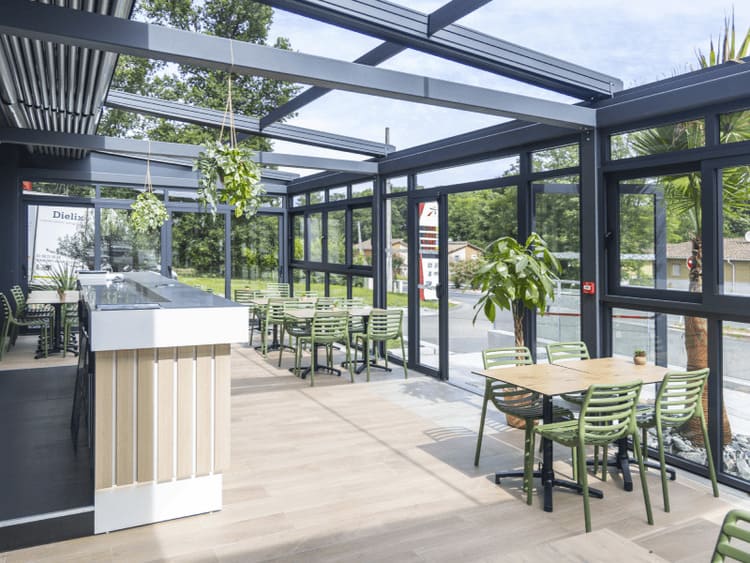 Restaurant convivial avec grande véranda à Martignas