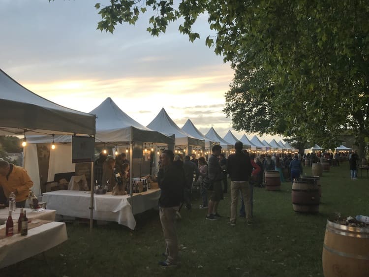 Producteurs locaux, vins rouges, vins blancs, food-truck...