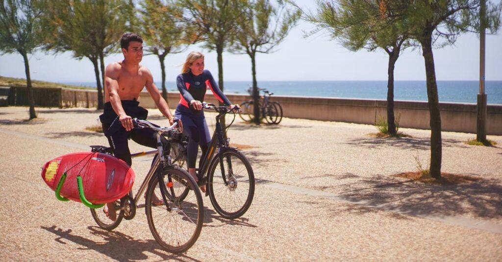 La Vélodyssée au bord de la plage dans le Sud-Ouest