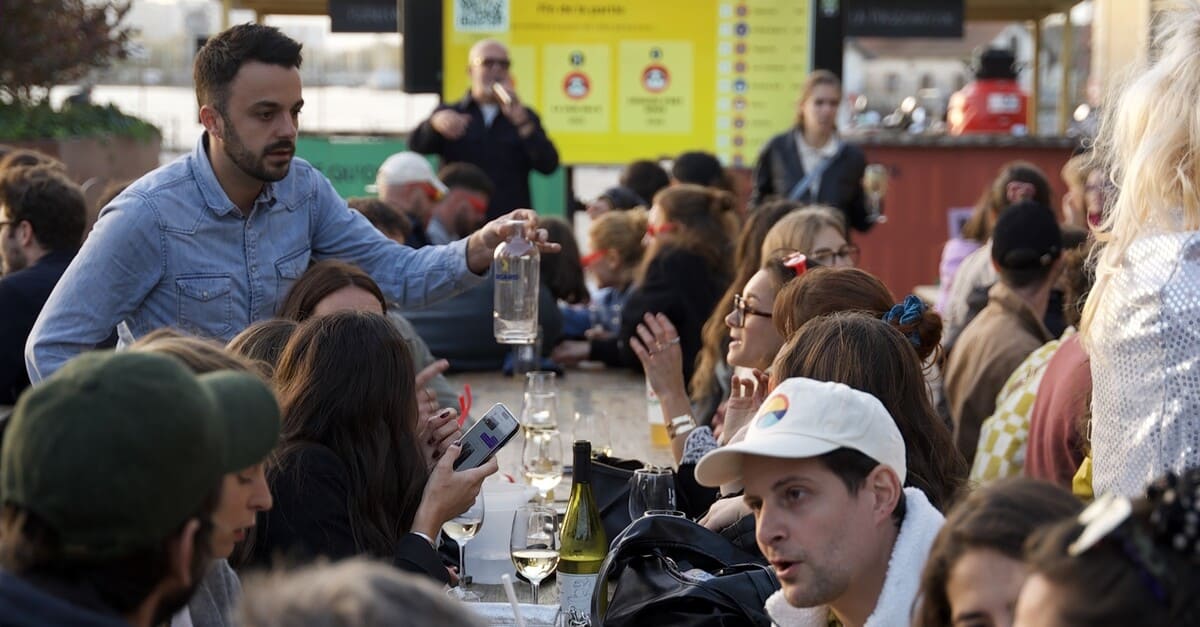 L&rsquo;afterwork insolite qui mêle DJ sets et gastronomie aux Halles de Bacalan