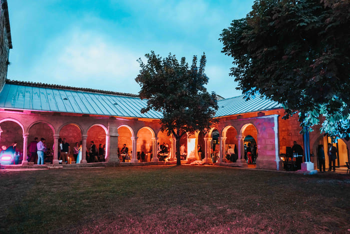 le cloître des cordeliers à saint-émilion