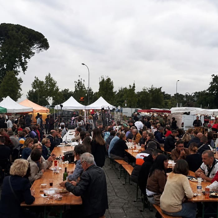 Marché local à Artigues-près-Bordeaux