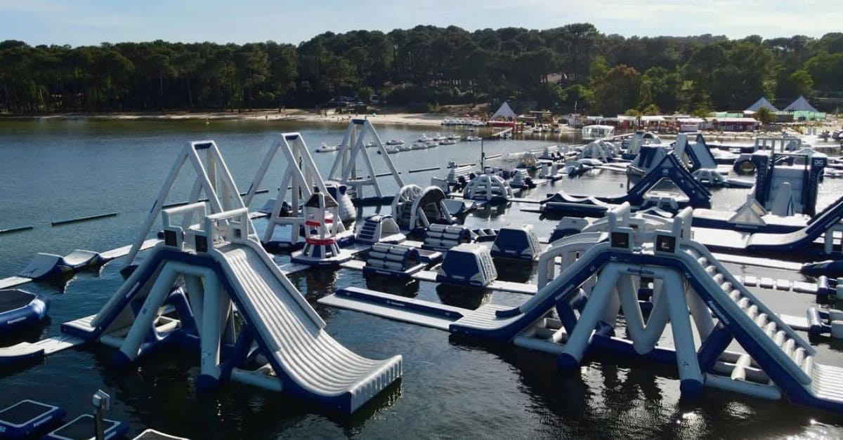 AquaPark de Biscarrosse : Le plus grand parc aquatique gonflable du monde