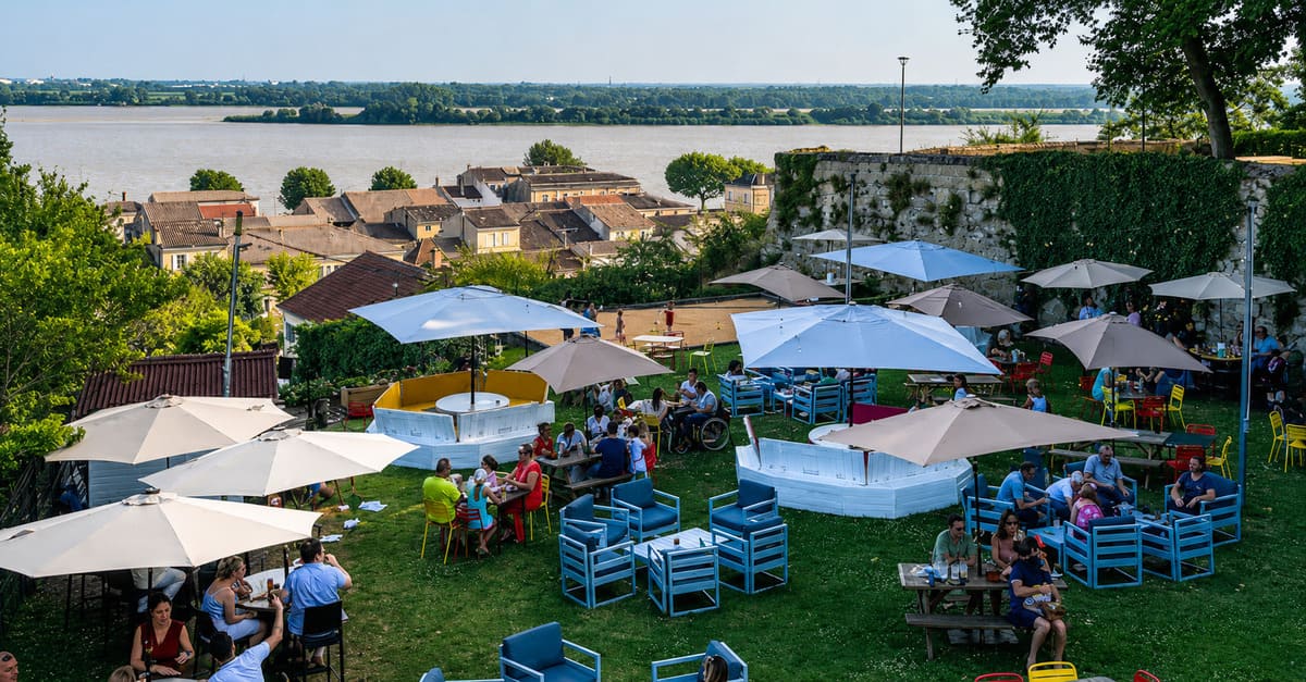BOURG-SUR-GIRONDE : On a trouvé une guinguette avec une vue incroyable sur l&rsquo;estuaire