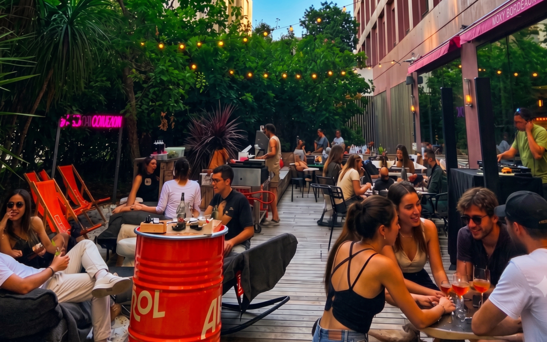 Moxy Bordeaux : Votre nouveau QG de l’été entre BBQ, DJ sets et détente les pieds dans le sable