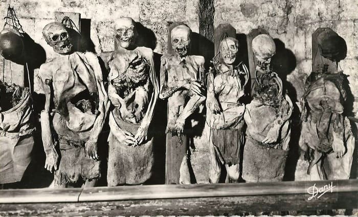 Le mystère des momies de Saint-Michel