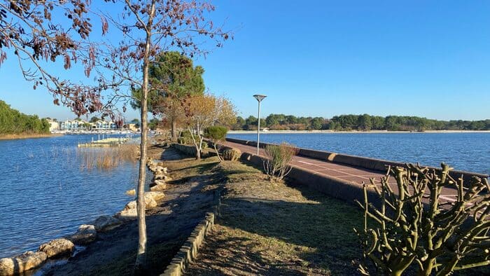 La jetée de la ville de Hourtin en Gironde