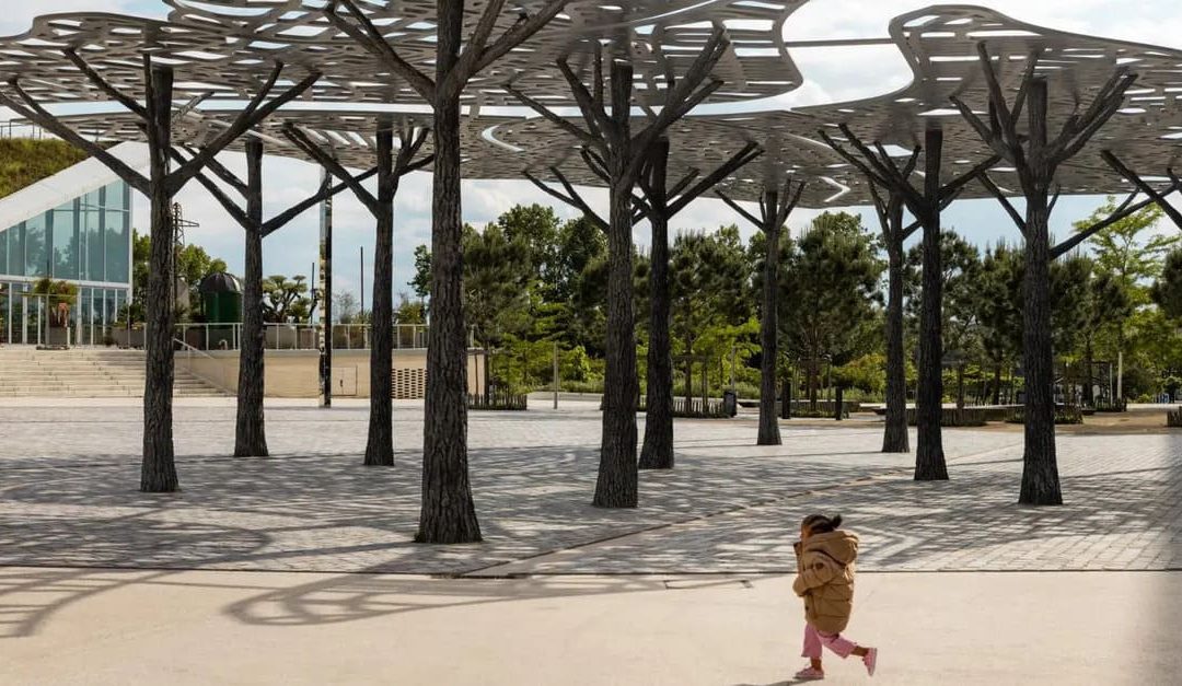 L&rsquo;ombre géante de Bordeaux projetée sur le sol de la rive droite