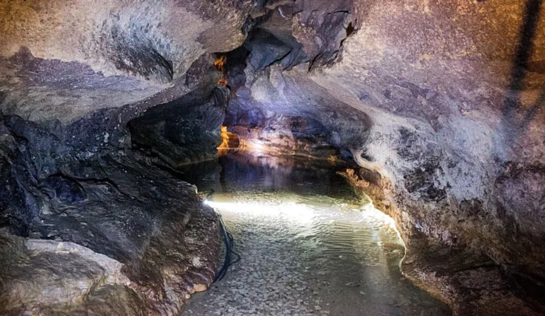Grotte Célestine à Rauzan : découvrez l&rsquo;unique rivière souterraine aménagée de Gironde